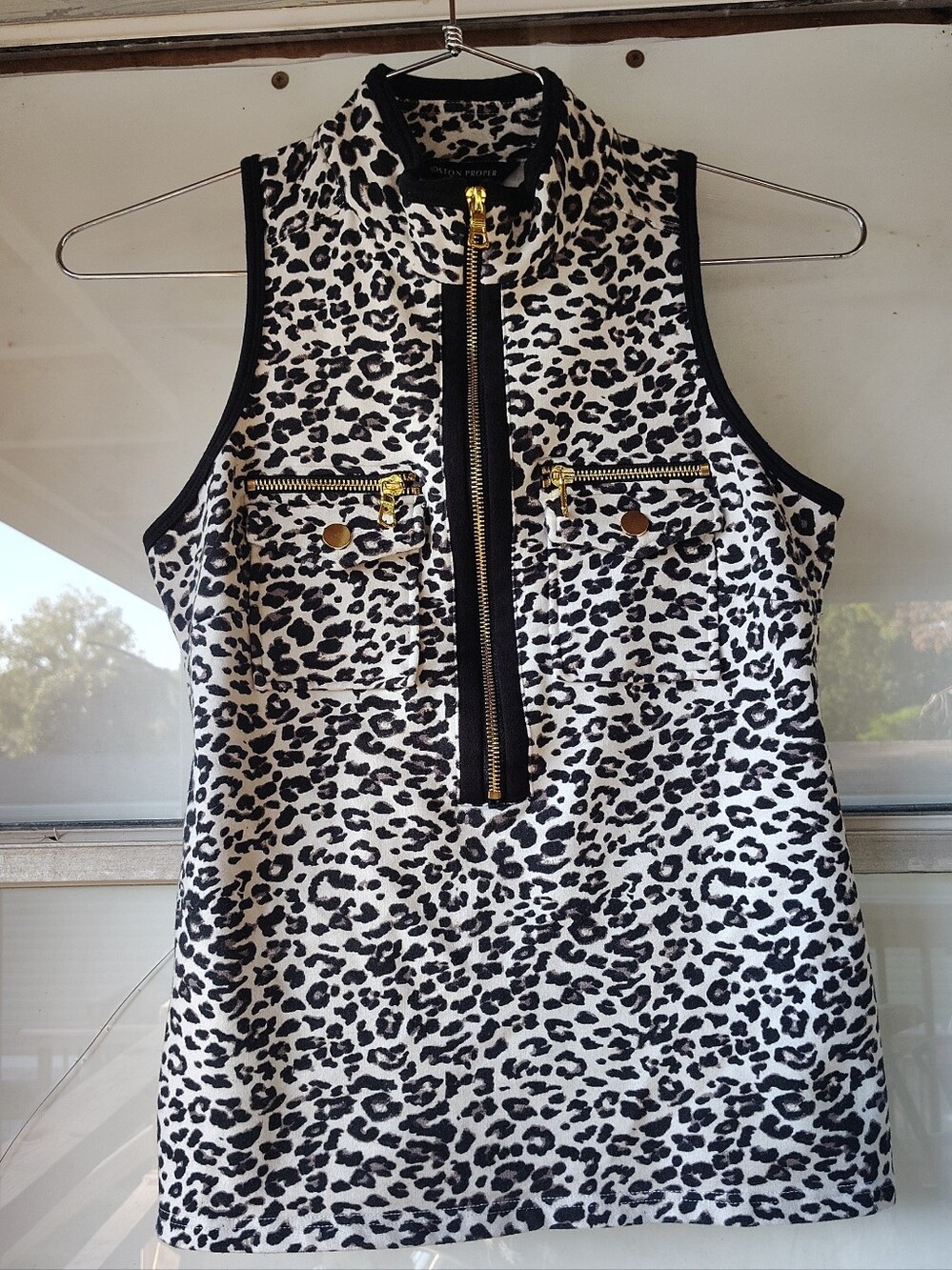 95% Cotton Boston Proper Black & White Leopard Print Zip Front Sleeveless Tank